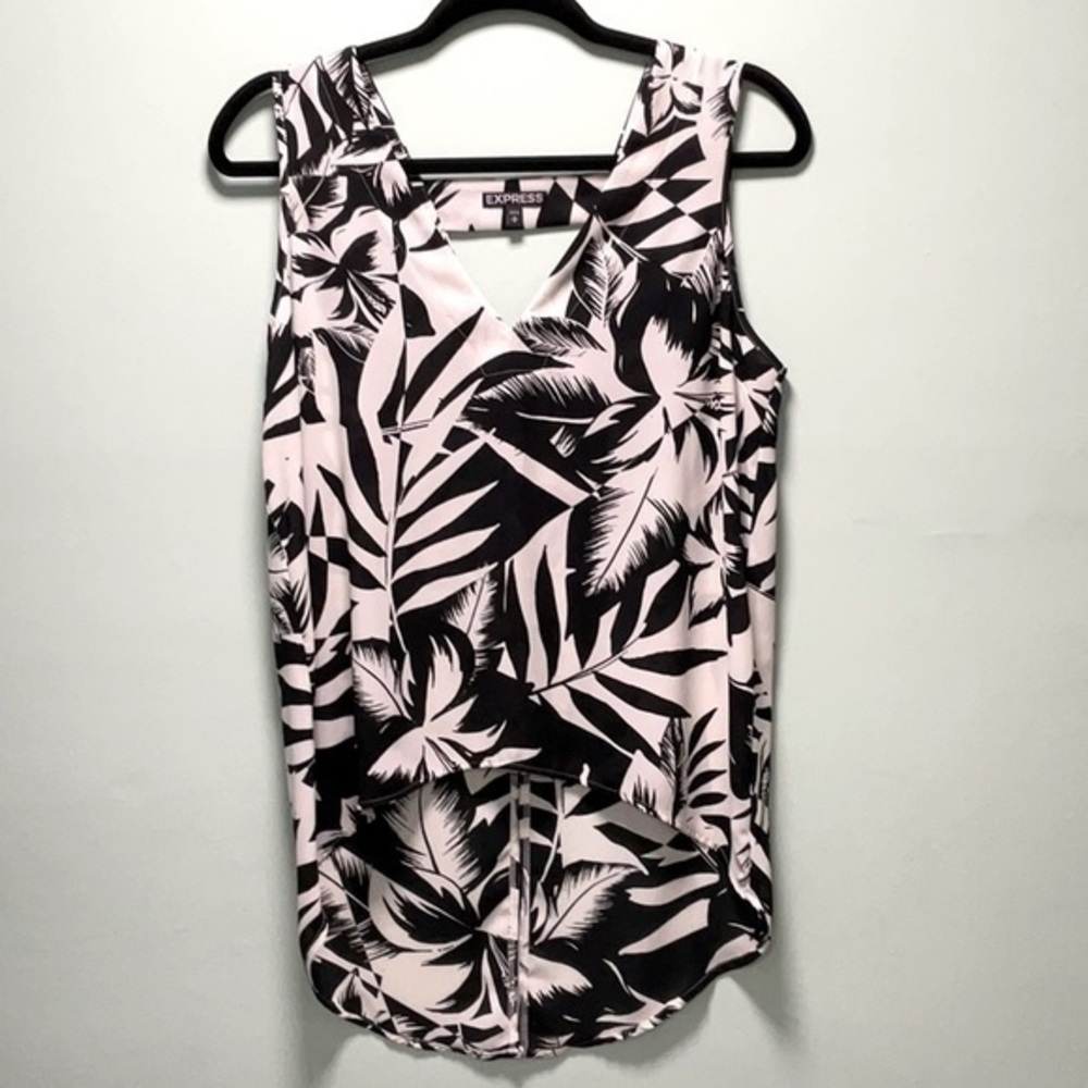 Express- sleeveless blouse- Size Medium